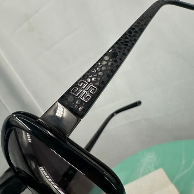 [새상품 무료배송] 지방시 Made in Italy 선글라스SGV740V