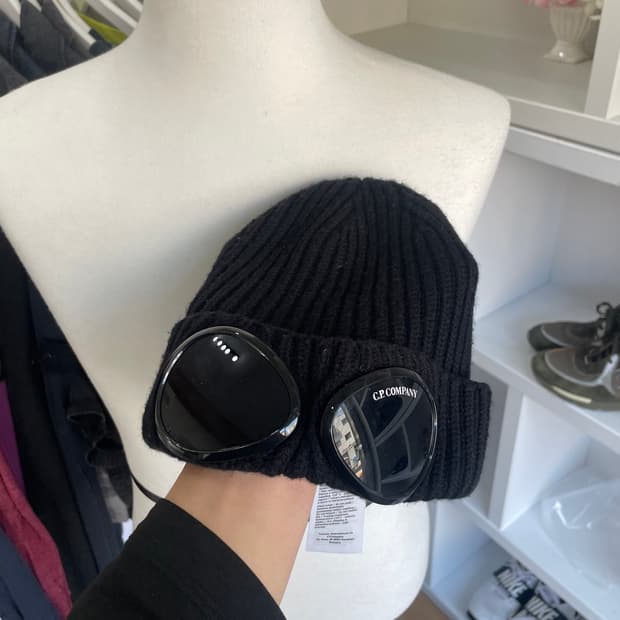 [새상품급]Cp 컴퍼니 고글 비니 블랙 모자 겨울모자