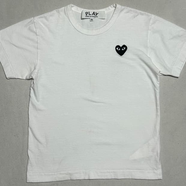 👅 꼼데가르송 여성용 블랙 하트 와펜 화이트 반팔티 👅 