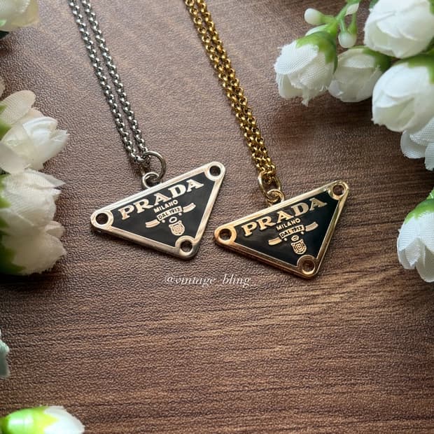 프라다 트라이앵글 삼각로고 목걸이