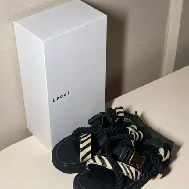 사카이 20SS 런웨이 피스 샌들