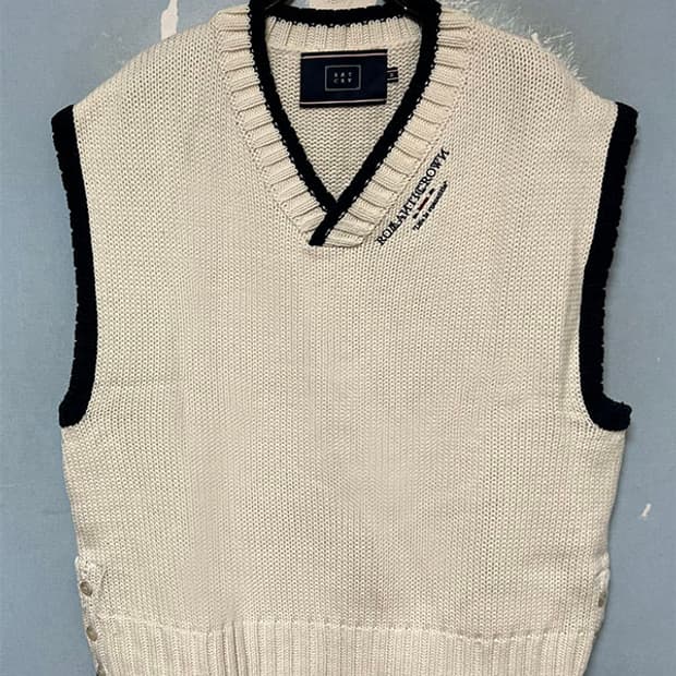 로맨틱크라운 니트조끼 새상품 오버핏 캐주얼 95-100