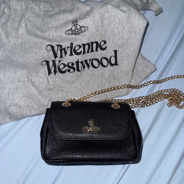 (새상품) 비비안 웨스트우드 사피아노 바이오그린 스몰 퍼스 크로스백 블랙