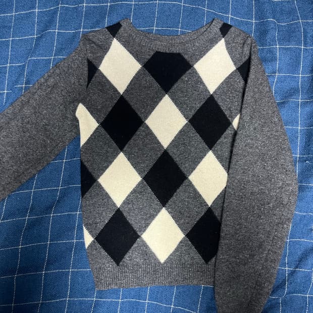 울50% 아가일 니트