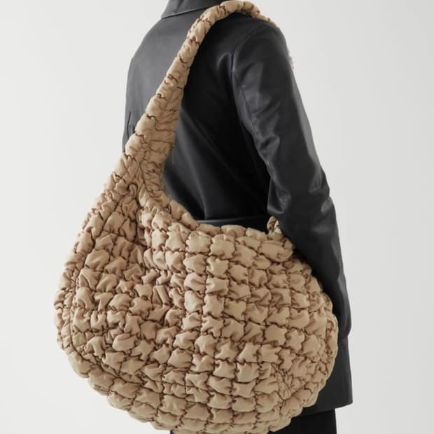 코스 오버사이즈 구름백 베이지