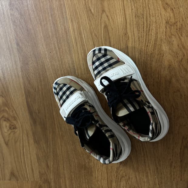 버버리 스니커즈 250