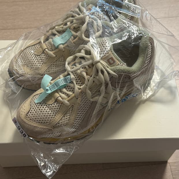 뉴발란스 x 오라리 1906R 본 화이트 235