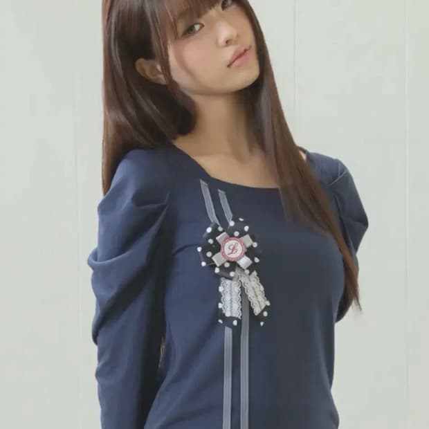 러브이즈트루 EL 로제트 셔링 티