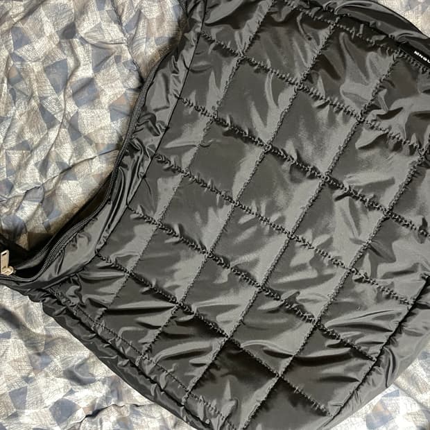 MNGU 패디드 크로스백