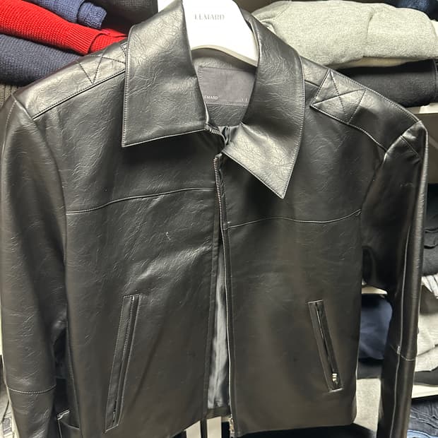 르마드 크롭 레더 자켓