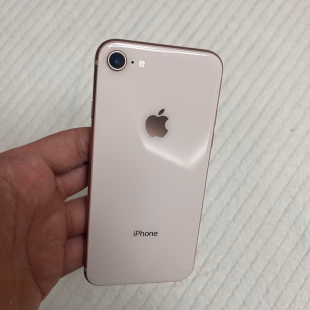 아이폰8로즈골드128GB 카메라무음