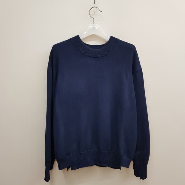 구호 KUHO 2022 라운드넥 스릿밑단 니트 S사이즈