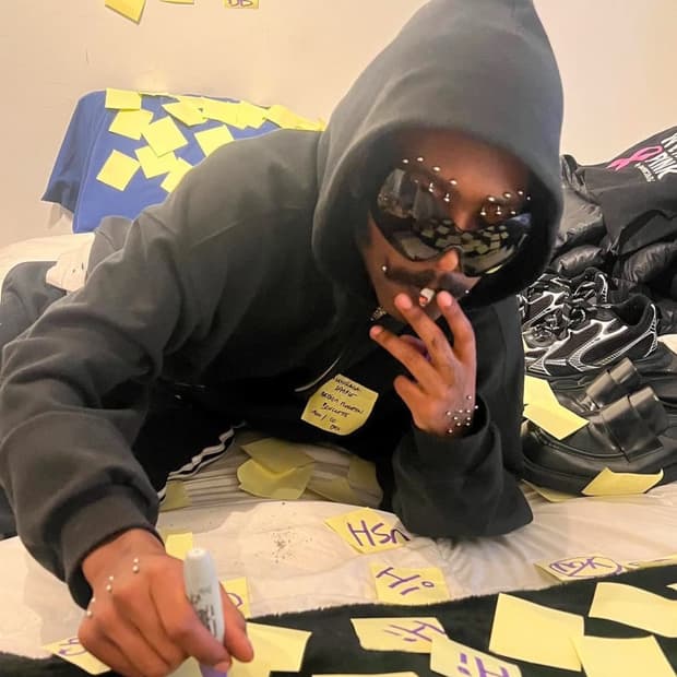 [M] 발렌시아가 포스트잇 후드 집업 블랙