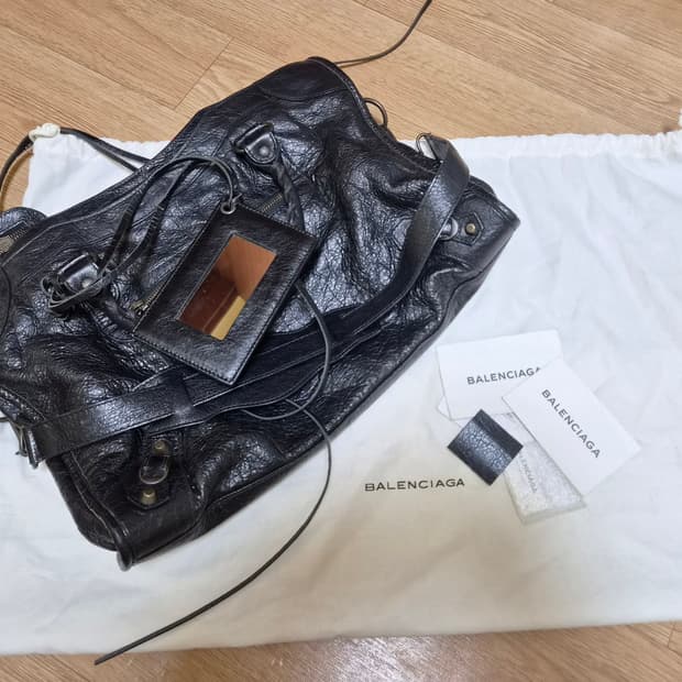 발렌시아가 시티 모터백 정퓸 블랙