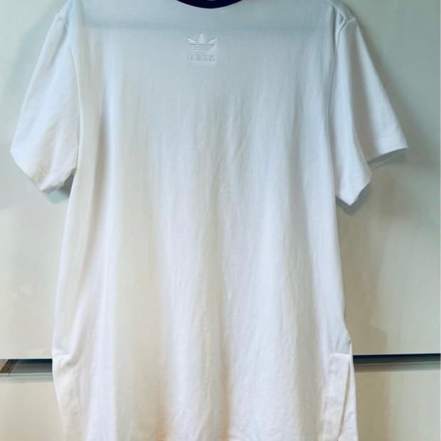 아디다스 화이트 스트라이프 반팔 티셔츠