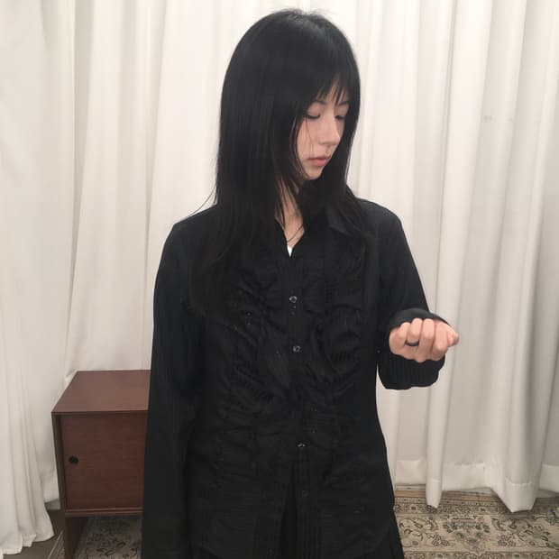 블랙 프릴 블라우스