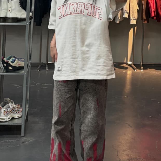 슈프림 스케치 자수로고 숏슬리브탑 화이트 반팔 A3428