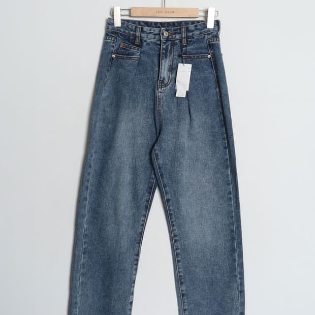 Newlyme Tuck Tapered Denim Pant (27)
