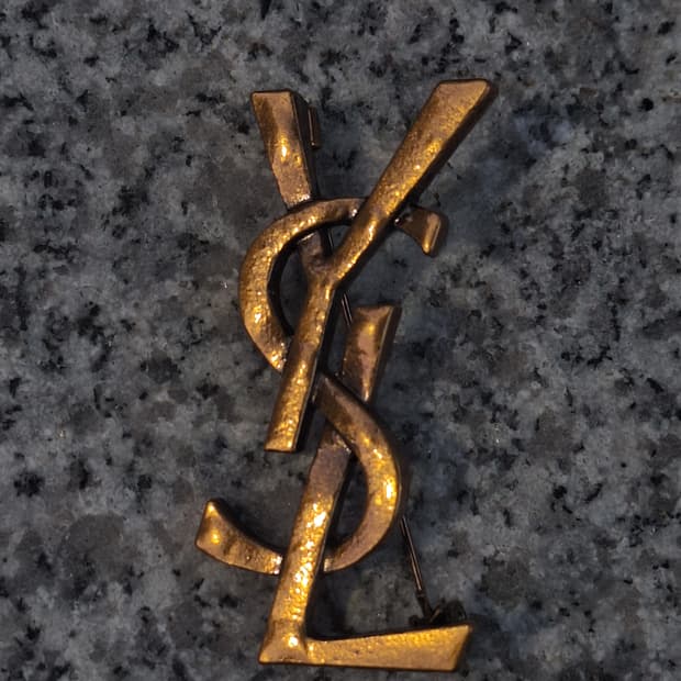 빈티지 생로랑 ysl 로고 미니 브로치