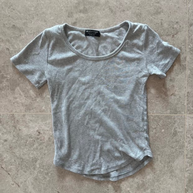 회색 유넥 반팔티