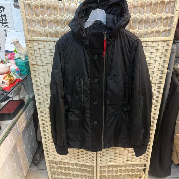 44/66 정품 프라다 후드 경량패딩 팝니다