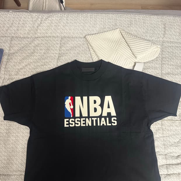 에센셜x NBA 크루넥 티셔츠 블랙 m사이즈 새상품