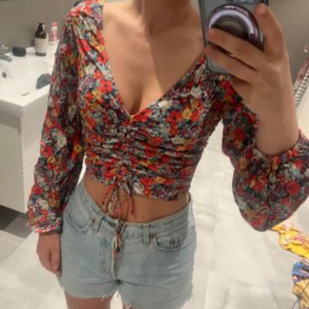 H&M 플라워 셔링 크롭 블라우스 XS