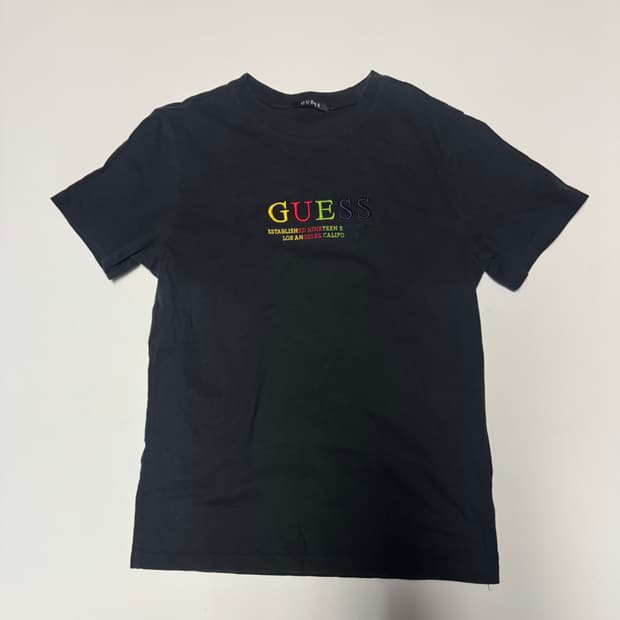 게스 Guess 22년도 멀티컬러 스펠아웃 반팔 티셔츠 L