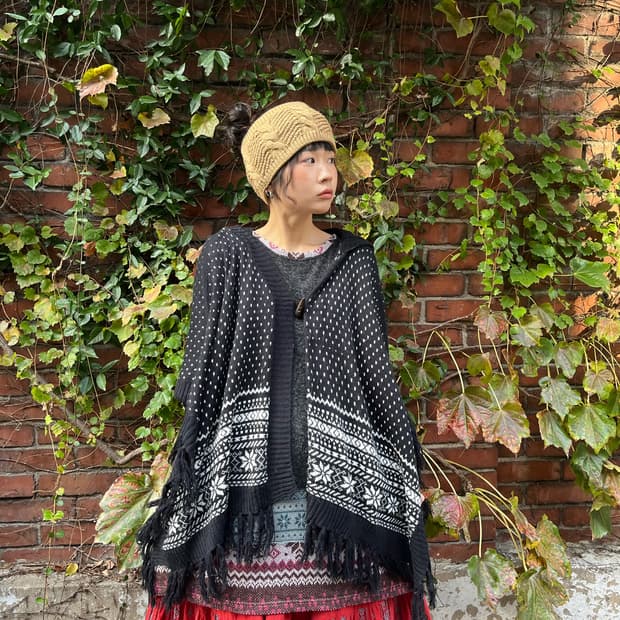 블랙 눈꽃 패턴 니트 후드 케이프