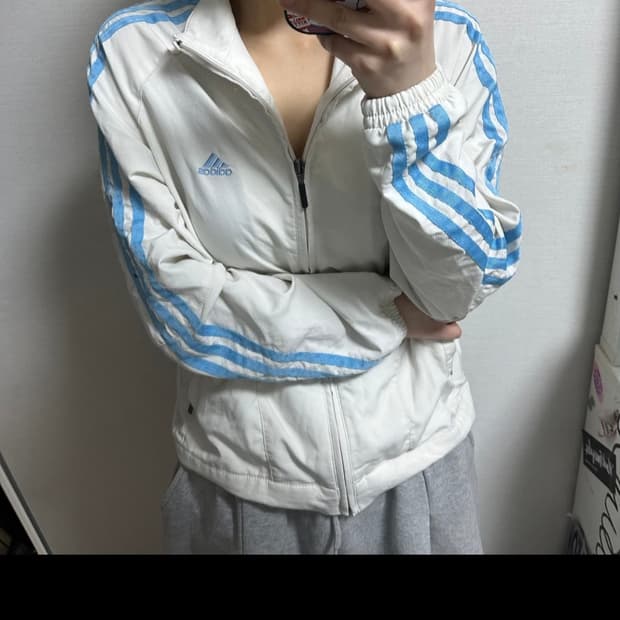 아디다스 흰하 바람막이 대장