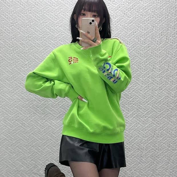 엄브로 올드스쿨 락 펑크 키치 네온그린 맨투맨 M C11026