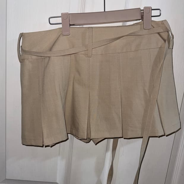 페인오어플레저 미니스커트 베이지 