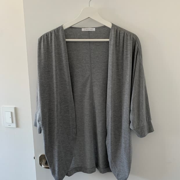 그레이 숄 가디건