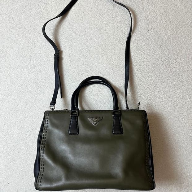 프라다 시티 카프 갤러리아 더블 지퍼 토트백 Q1302