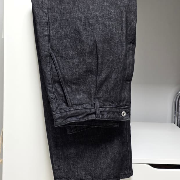 아트이프액츠 ONE TUCK CURVE DENIM 팝니다