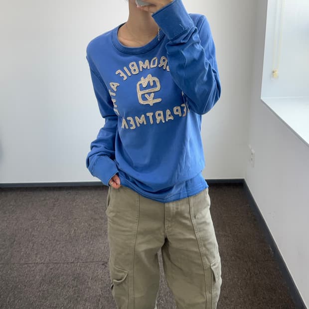 Abercrombie 아베크롬비 스펠아웃 로고 블루 롱슬리브
