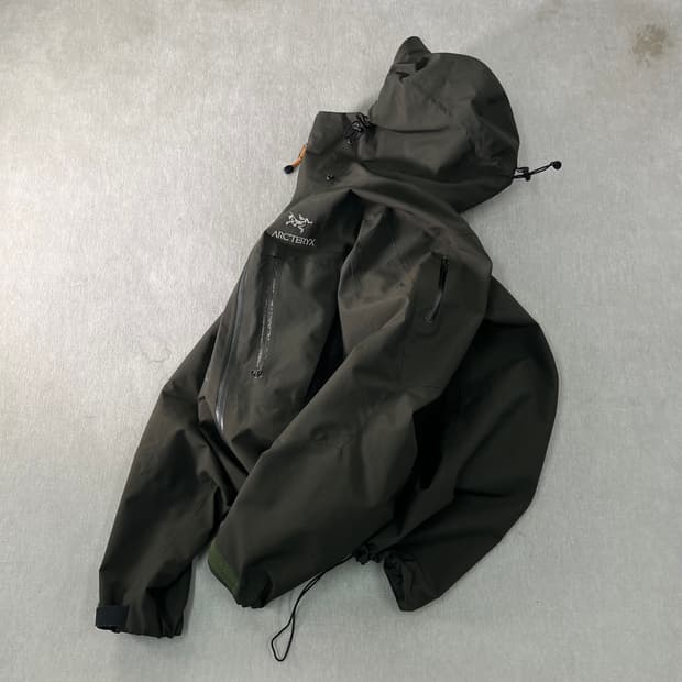100 아크테릭스 구형 알파 SV 카키 바람막이 자켓