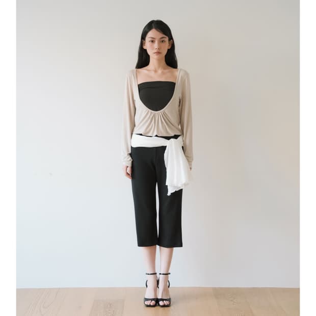 이어닝 Layered loose shirring U-neck top