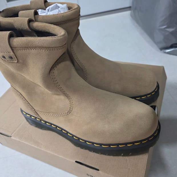 [새상품] 닥터마틴 애니스톤 스웨이드 웰링턴 부츠 300