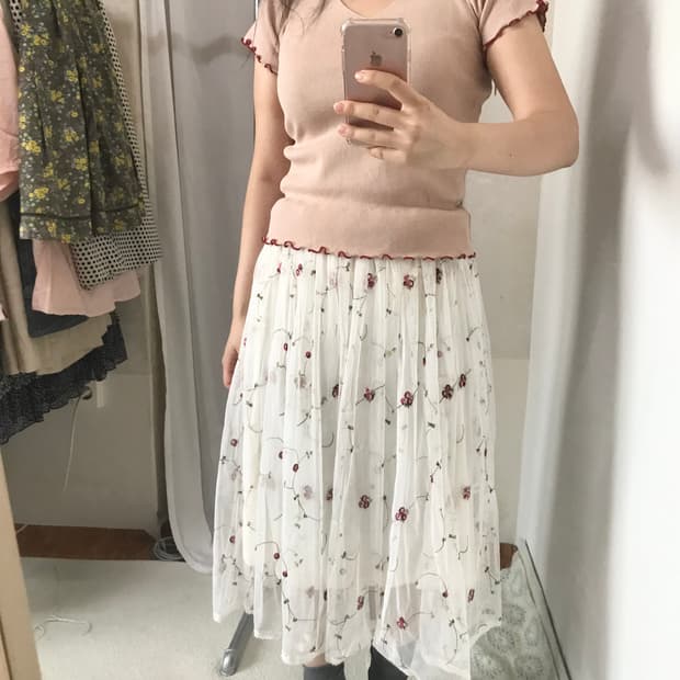 vintage ruffle apricot vneck T