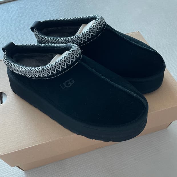 새상품 어그 타즈 블랙 240