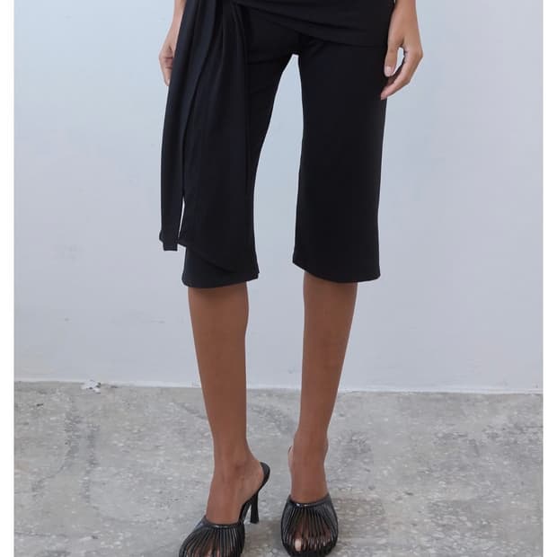 Piscess Knotted Capri Pants 블랙 (새상품 택있음)