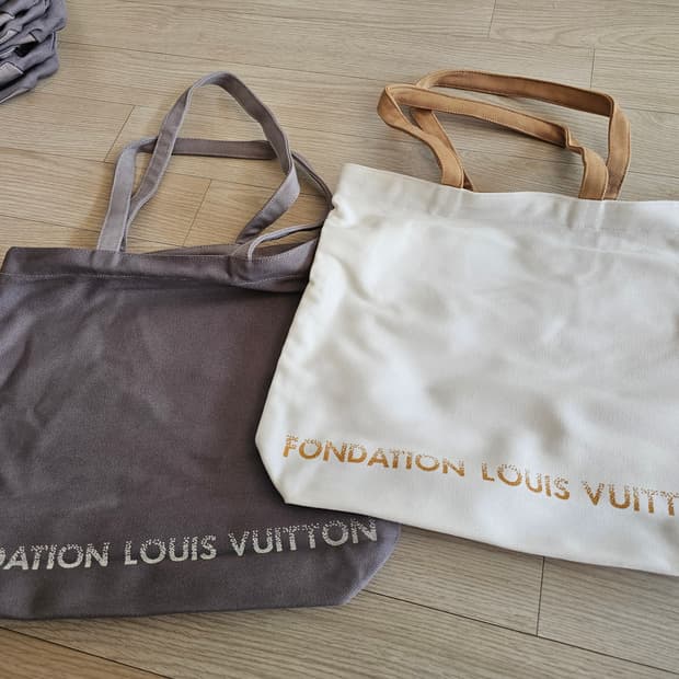새제품 남여공용 루이비통 파운데이션 에코백 (에크루 / 그레이 2컬러)