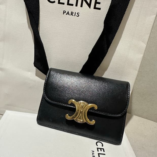 셀린느 플랩 트리옹프 카드 지갑 샤이니 카프스킨