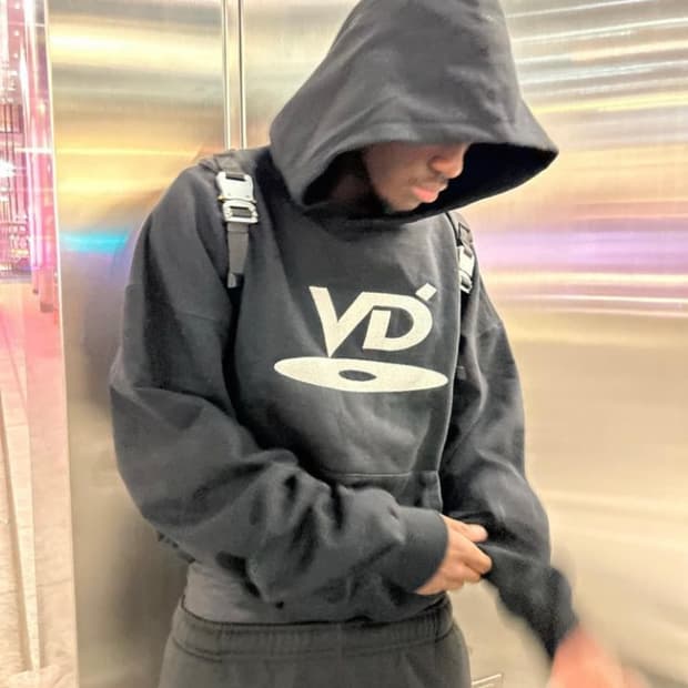 [최종가격] vuja de / 뷰자 데 로고 후드티 / free