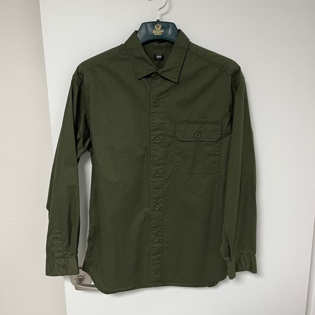 L 유니클로 카키 긴팔셔츠