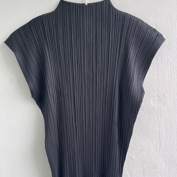 플리츠플리즈 상의