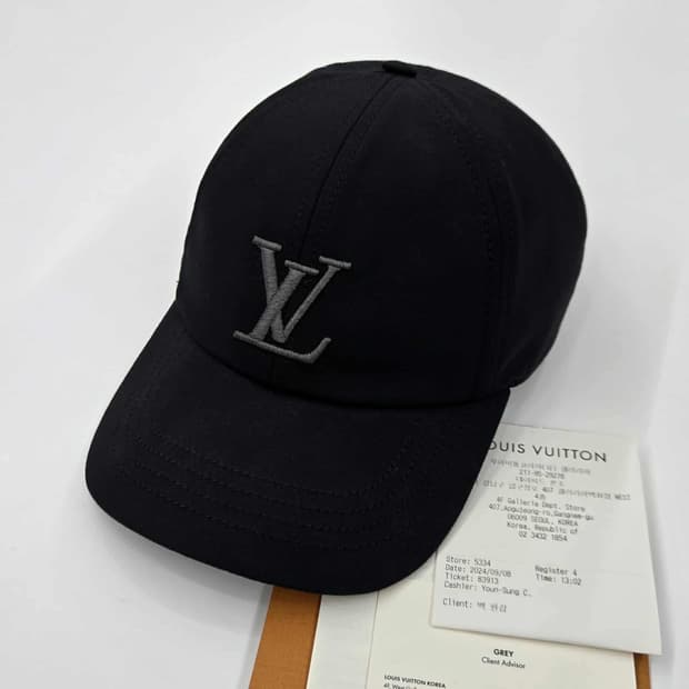 루이비통 온리 LV 볼캡