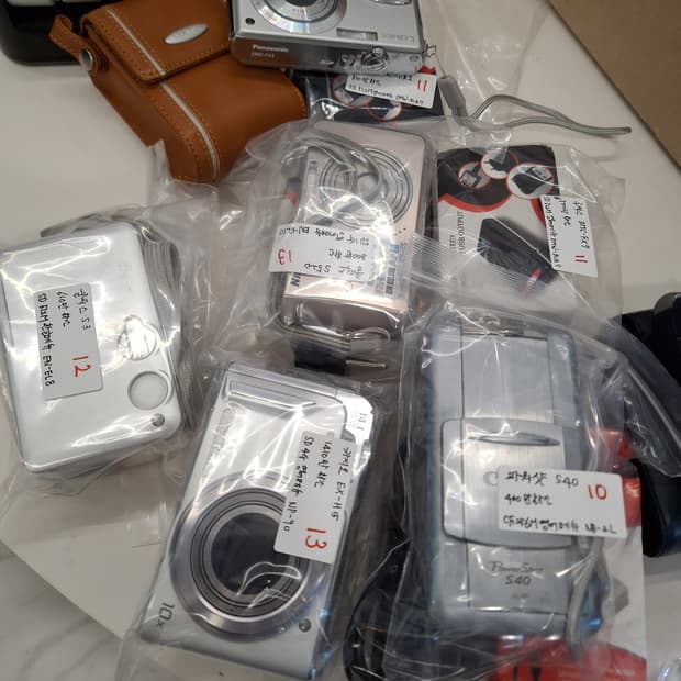 필름카메라 디지털카메라 30여종