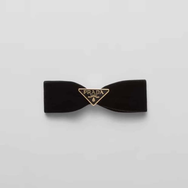 프라다 벨벳 헤어핀